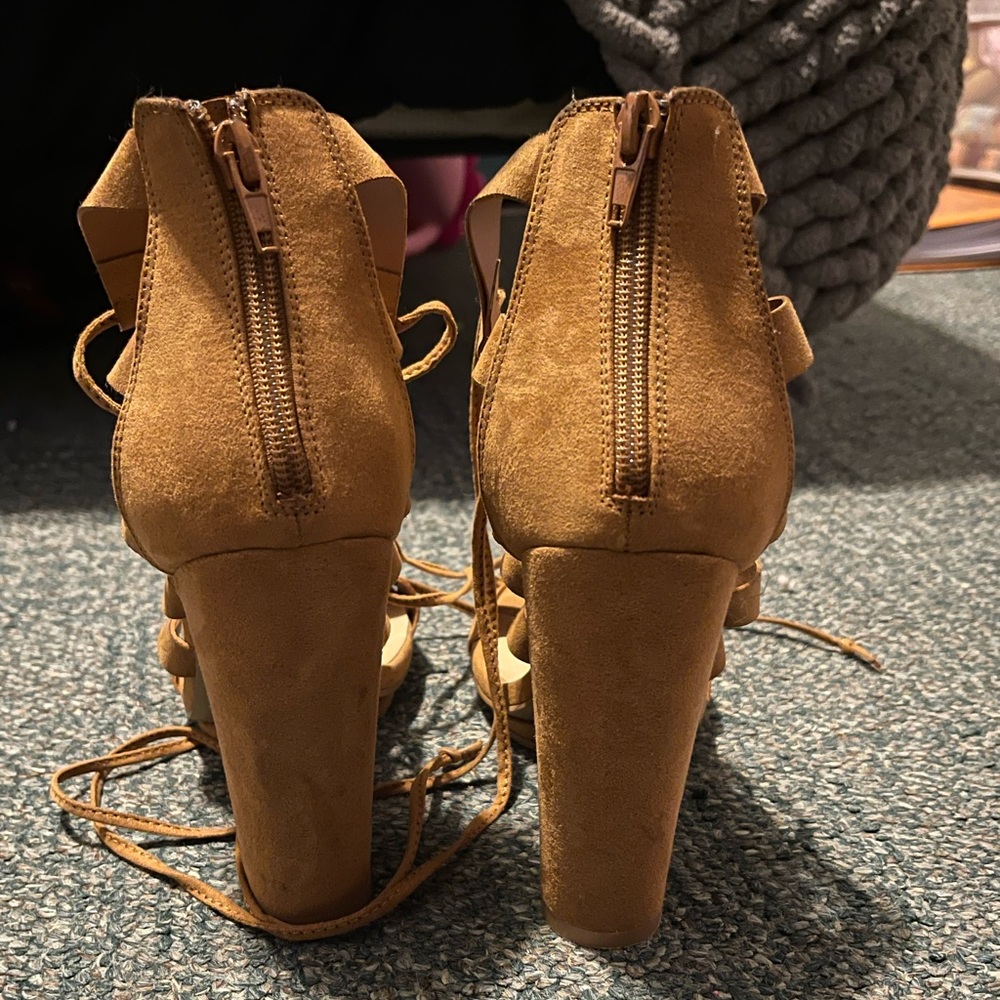 Tan Heels - Picture 2 of 3